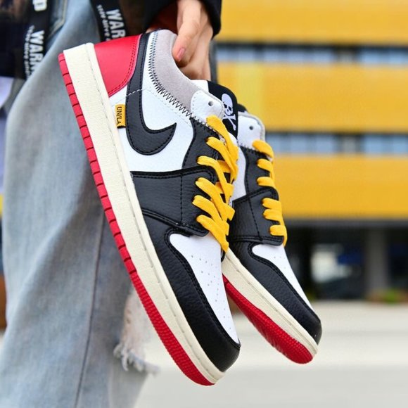 Athletic_Shoes